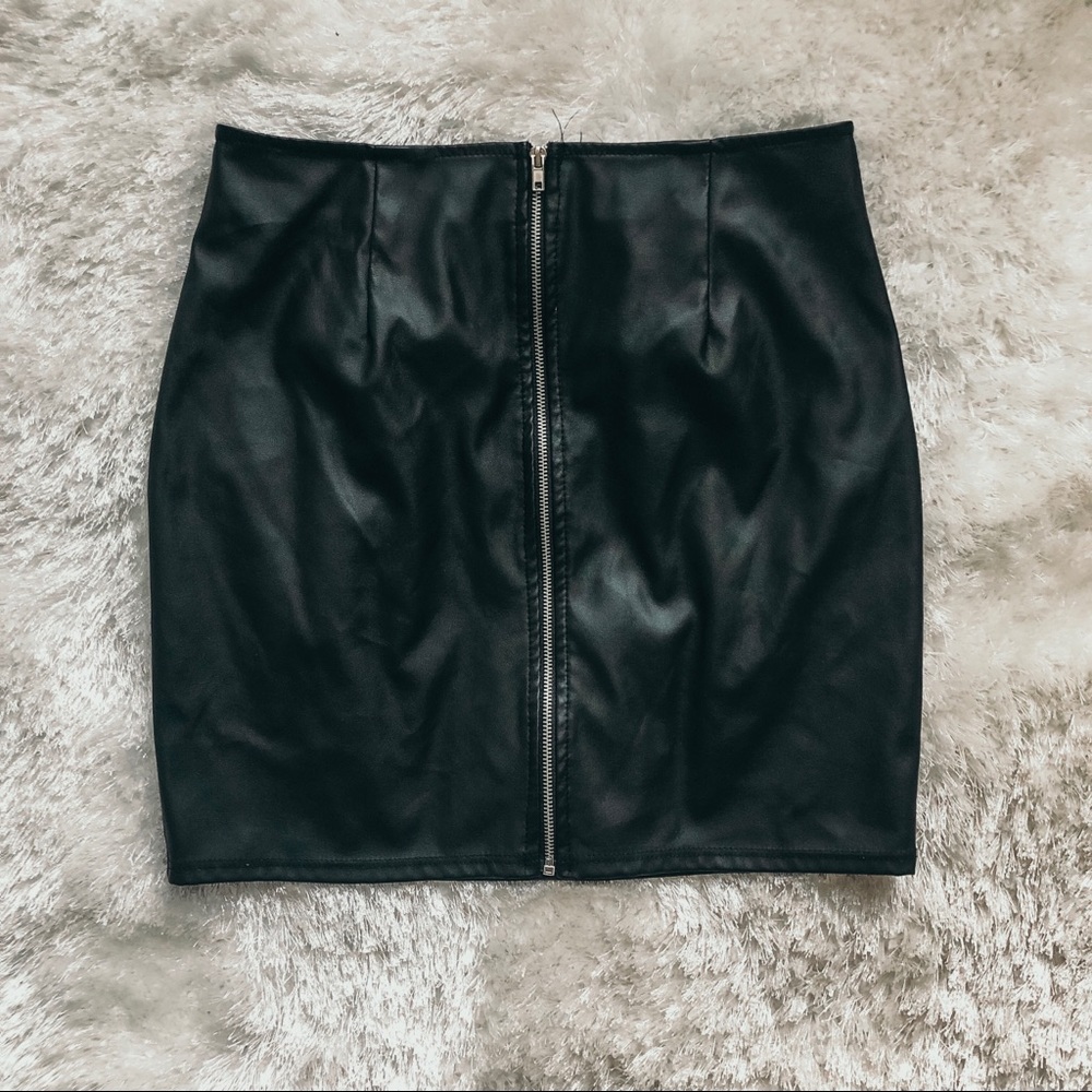 Windsor Black Faux Leather Mini Skirt Size S